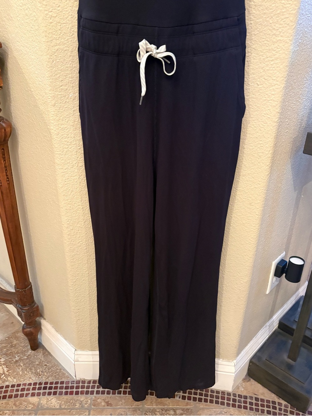VUORI Women Black Pose Scoop Jumpsuit Size Small - Picture 3 of 8
